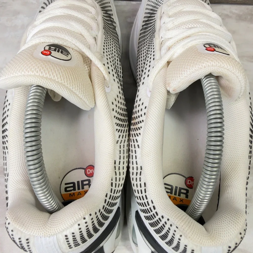 Nike AirMax DN Photon Dust Mens Size 8.5 Sneakers Dynamic Sail Black White